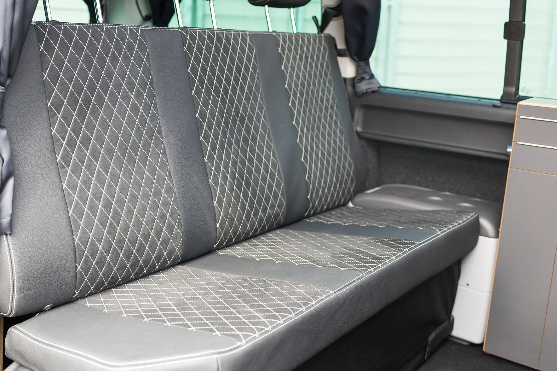 SitzbezügeDer SpaceCamper VW T6.1 Camping-Ausbau - Reisemobil und  Alltagsfahrzeug